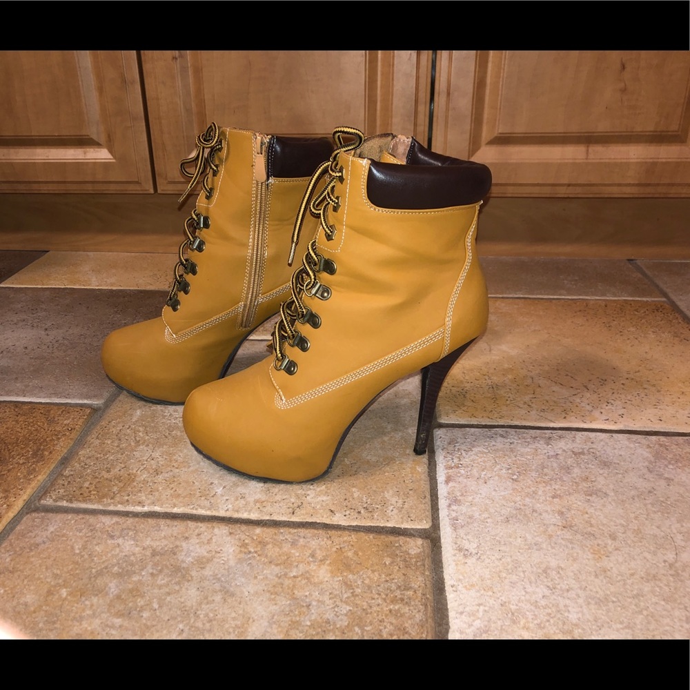 Heeled boots